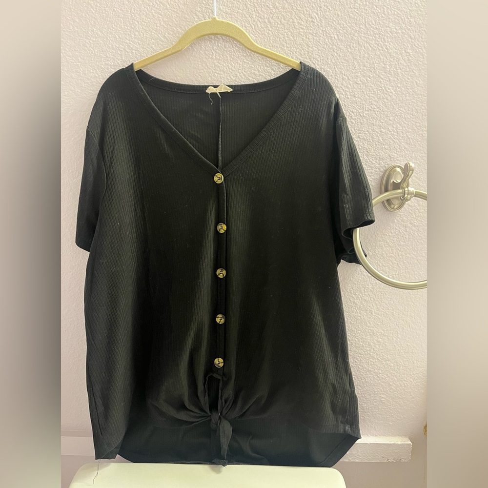 Urban Rose 2X Pre♥️ Black Button-Down Women's Top